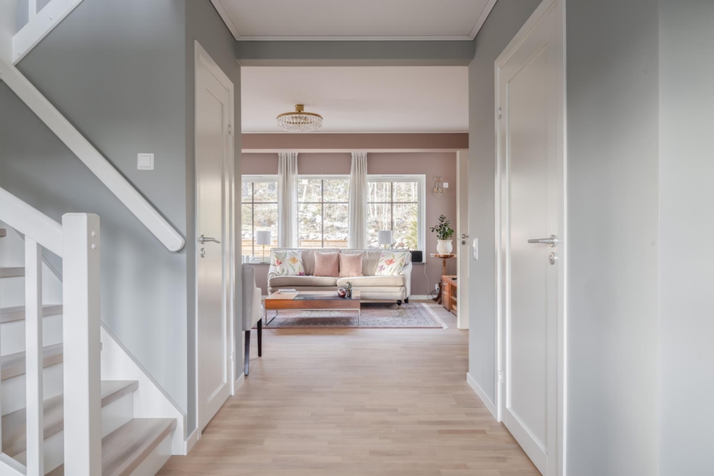 Välkommen till detta fina Götenehus i trevliga Törnskogen !