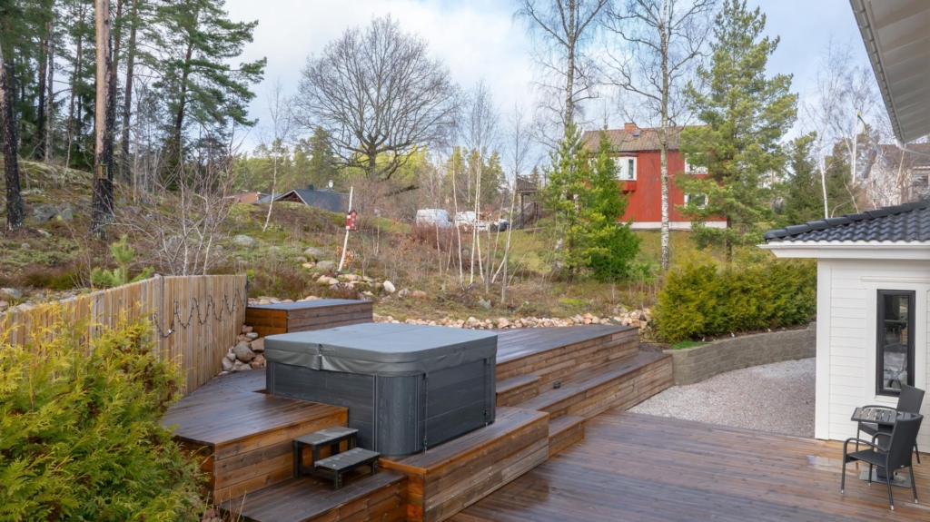 Välkommen till detta fina Götenehus i trevliga Törnskogen !