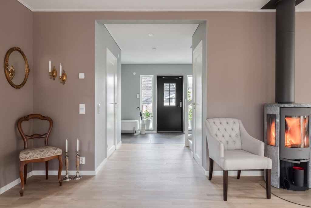 Välkommen till detta fina Götenehus i trevliga Törnskogen !