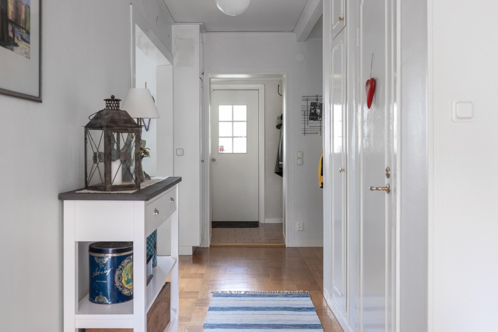 Radhus 4 rum och fin trädgård med blommor och bär!