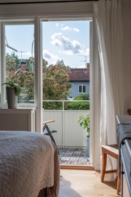 Radhus 4 rum och fin trädgård med blommor och bär!