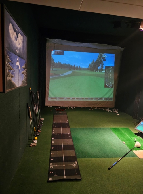 Rymlig villa med hänförande takhöjd och unik arkitektur. Sjöglimt och handduksavstånd till badplats.