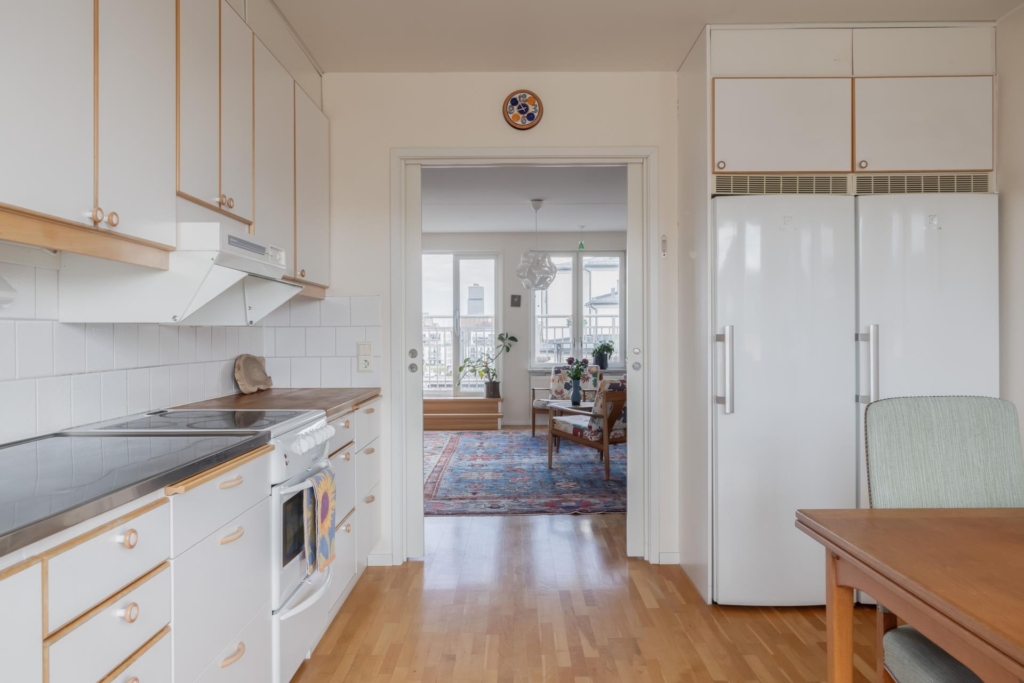 Högt läge med stor terrass och fantastisk utsikt över Hammarby Sjö! 3:a eller 4:a – du väljer.