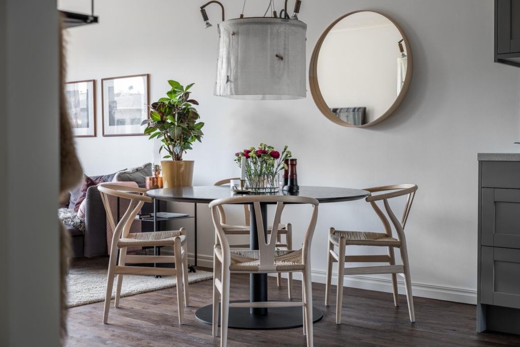 Topprenoverad 3:a med radhuskänsla i naturskönt område.