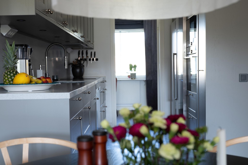 Topprenoverad 3:a med radhuskänsla i naturskönt område.