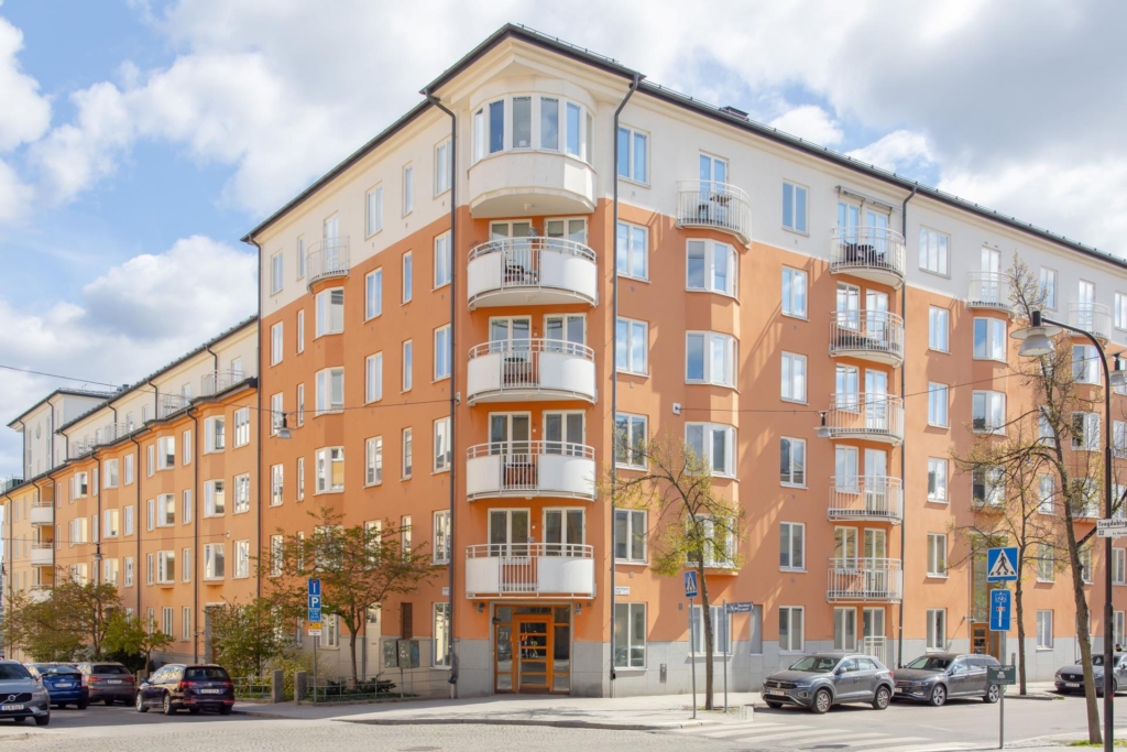 Högt läge med stor terrass och fantastisk utsikt över Hammarby Sjö! 3:a eller 4:a – du väljer.