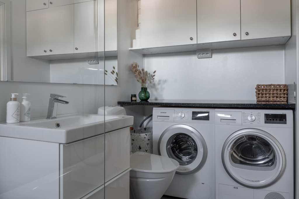 Topprenoverad 3:a med radhuskänsla i naturskönt område.