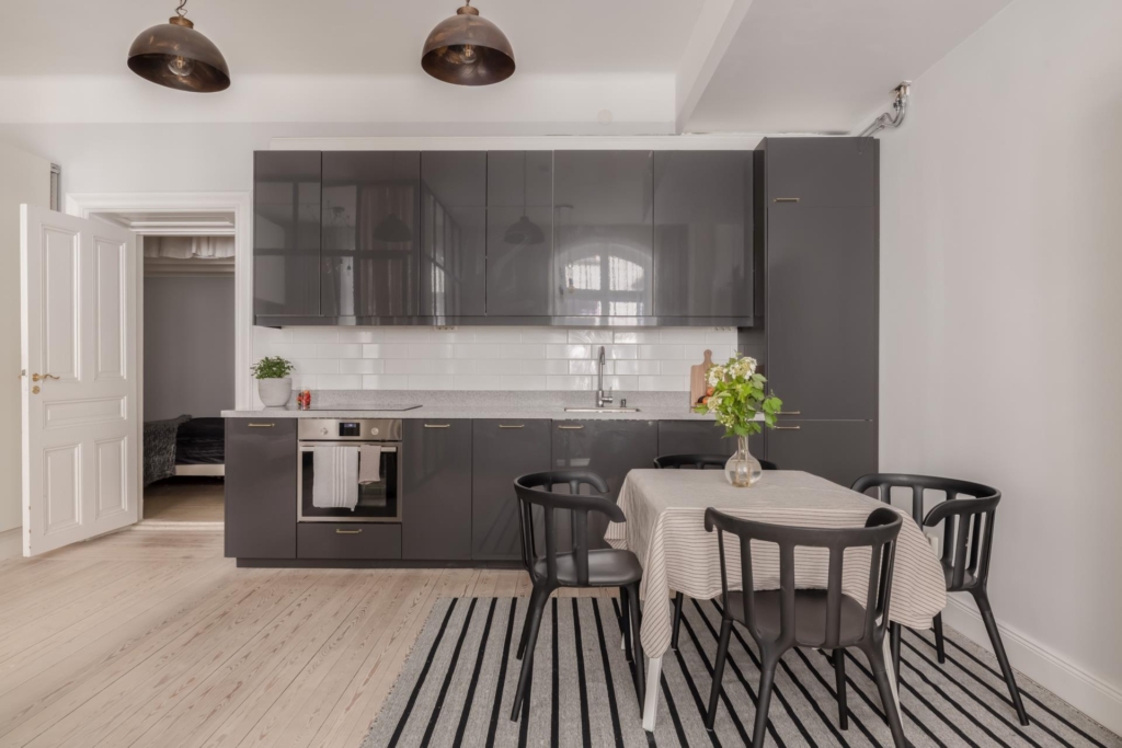 Stenkast från Stureplan. Skuldfri förening och 0 kr i avgift!