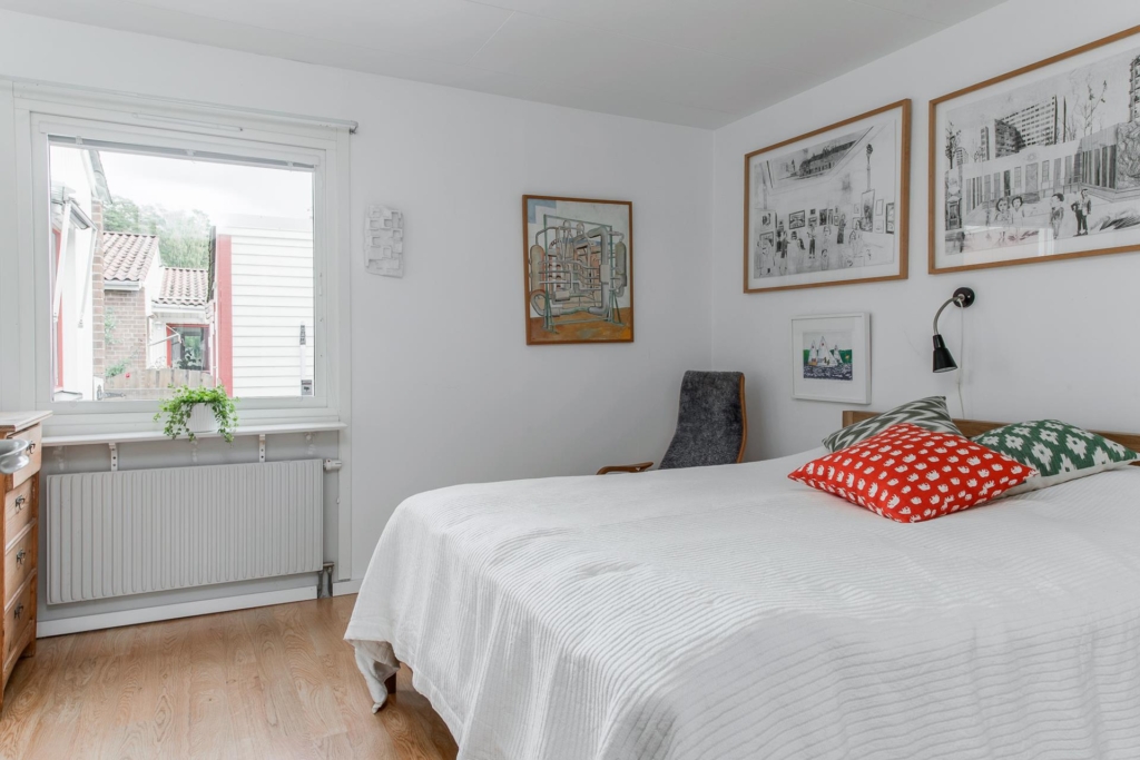 Nätt, mysigt radhus med 3-4 rum och 2 uteplatser!