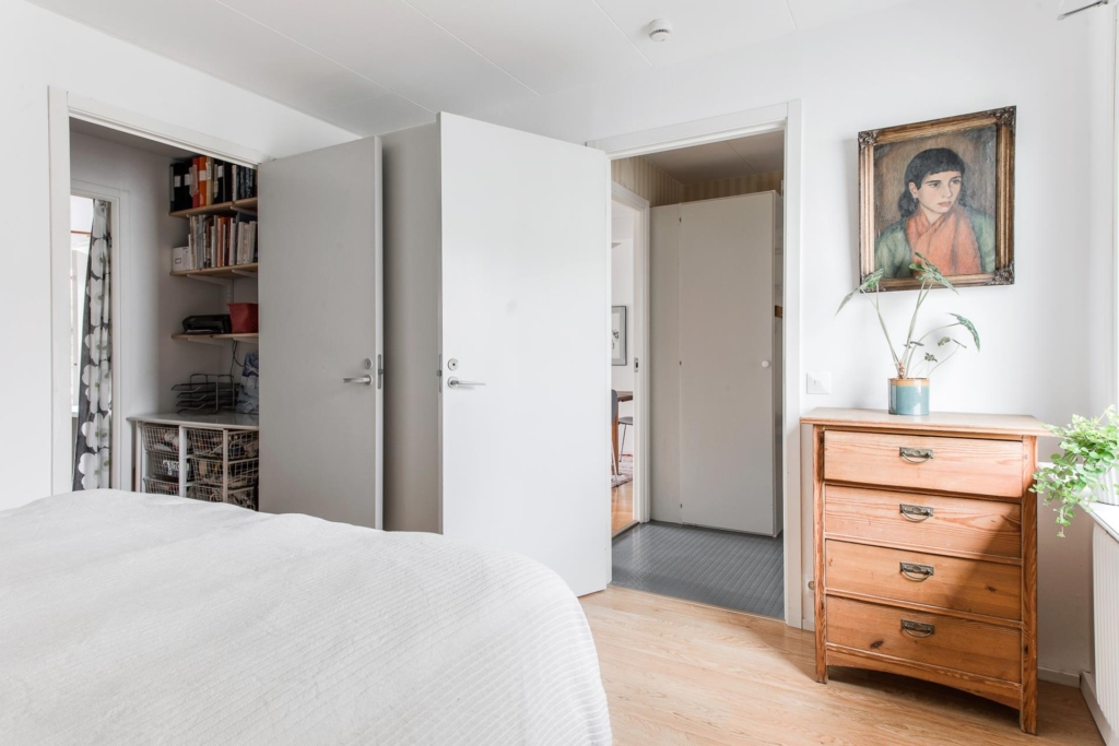 Nätt, mysigt radhus med 3-4 rum och 2 uteplatser!