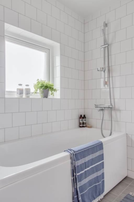 Fristående bostadsrättsvilla i nyskick – skogsidyll nära stan!