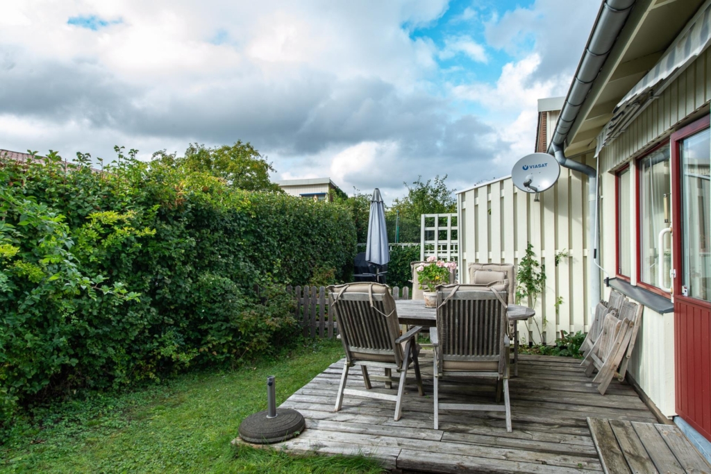 Nätt, mysigt radhus med 3-4 rum och 2 uteplatser!