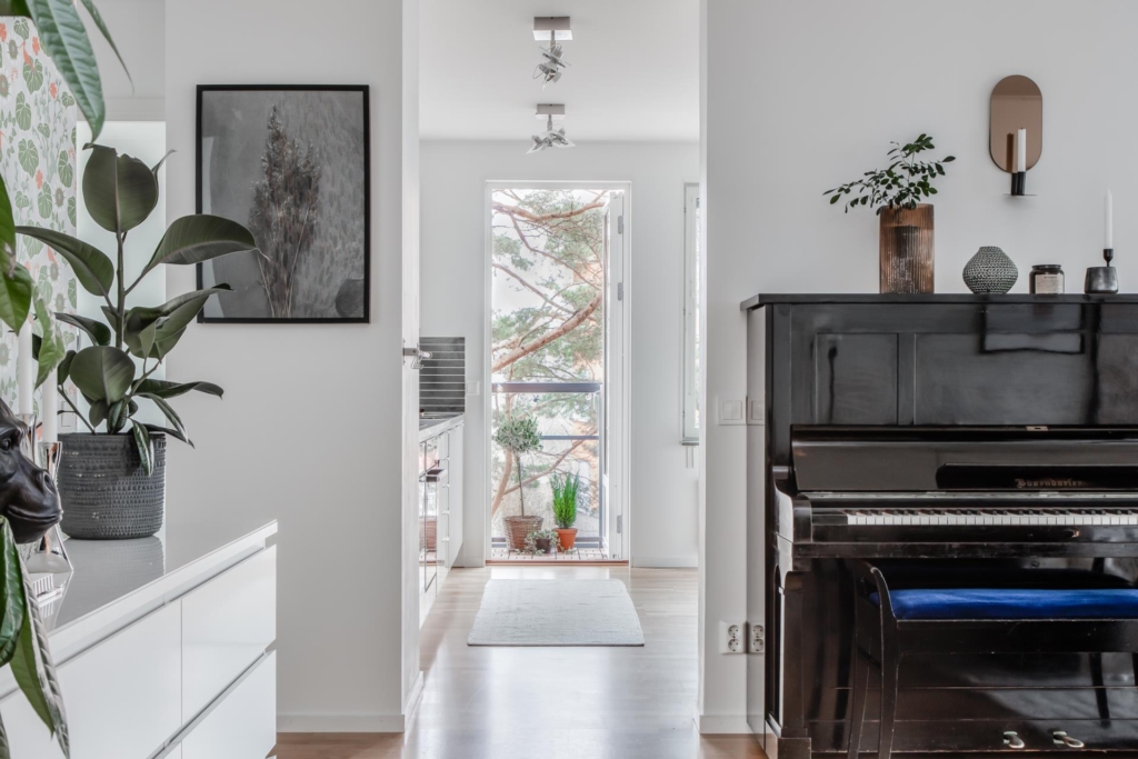 Välplanerad, rymlig 3:a, möjlig 4:a på 100 kvm  med två stora balkonger.