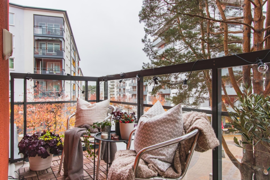 Välplanerad, rymlig 3:a, möjlig 4:a på 100 kvm  med två stora balkonger.