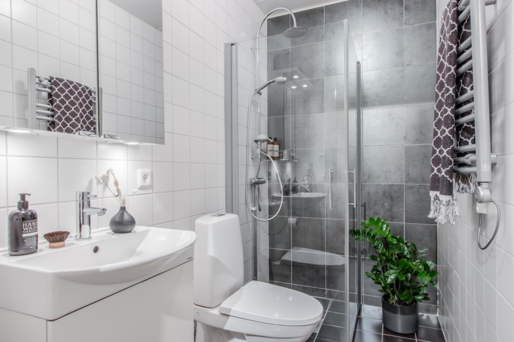 Välplanerad, rymlig 3:a, möjlig 4:a på 100 kvm  med två stora balkonger.