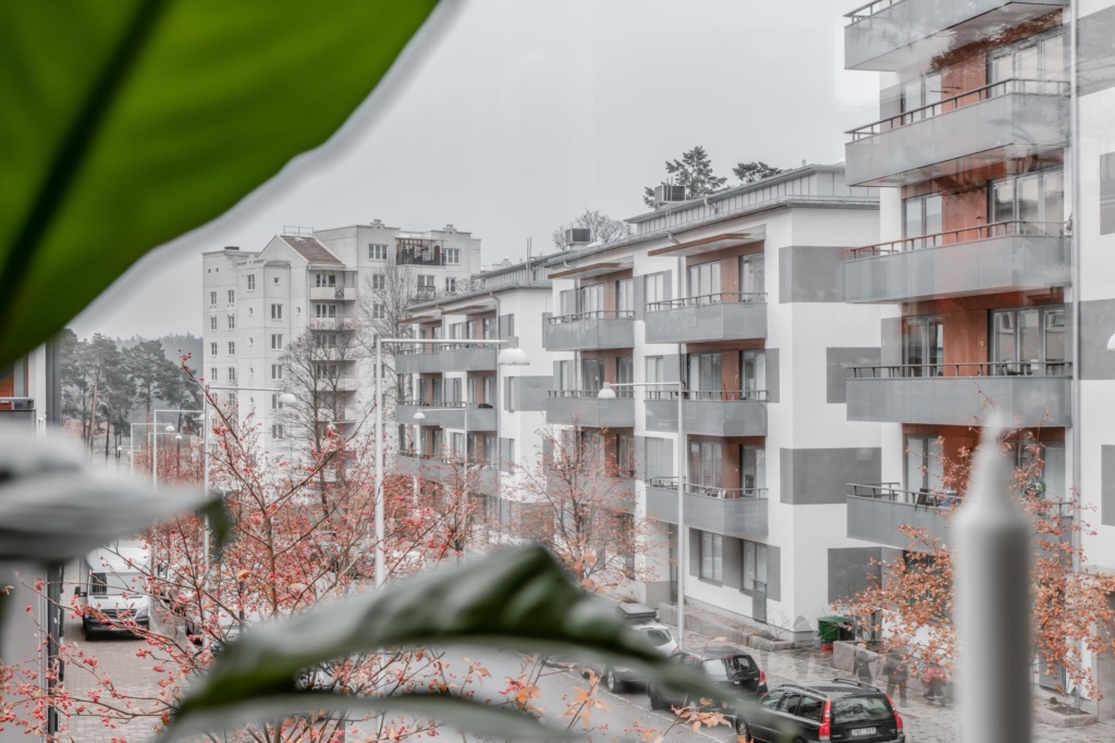 Välplanerad, rymlig 3:a, möjlig 4:a på 100 kvm  med två stora balkonger.