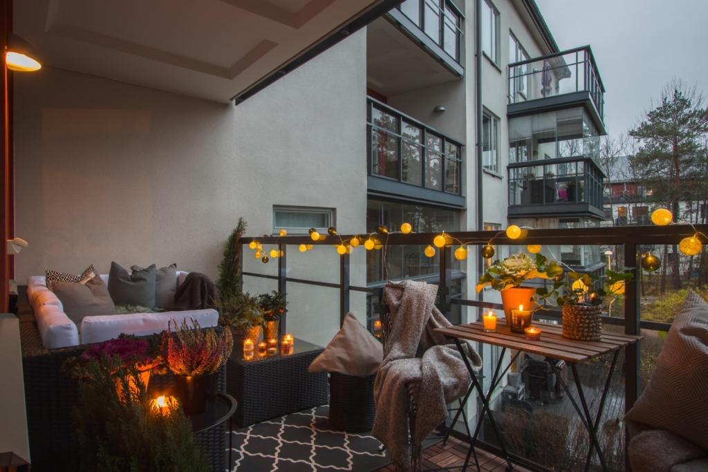 Välplanerad, rymlig 3:a, möjlig 4:a på 100 kvm  med två stora balkonger.