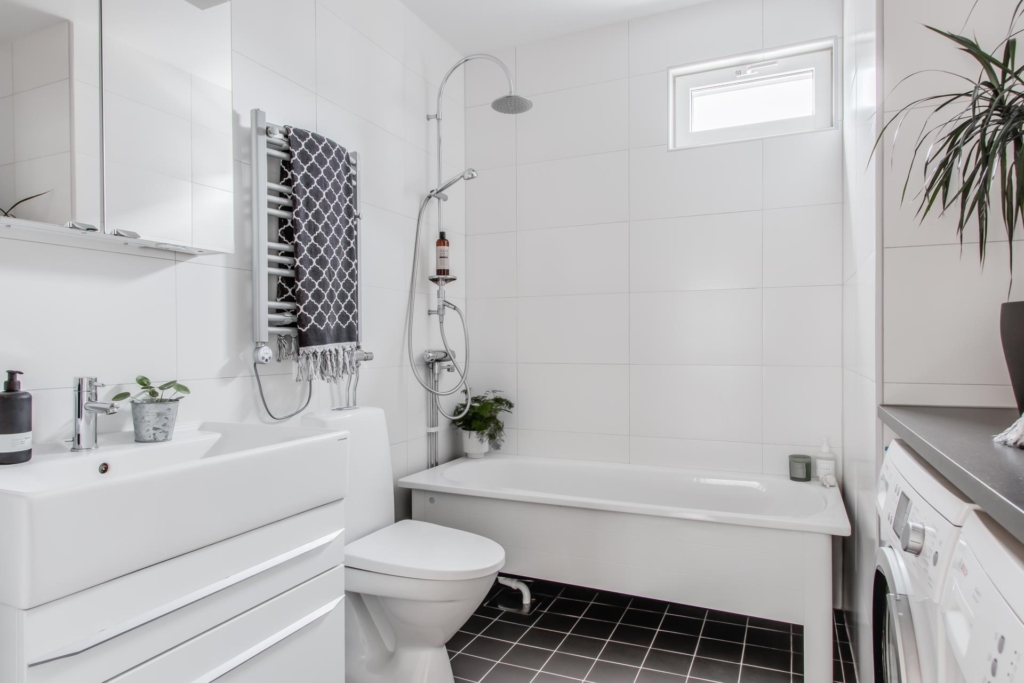 Välplanerad, rymlig 3:a, möjlig 4:a på 100 kvm  med två stora balkonger.