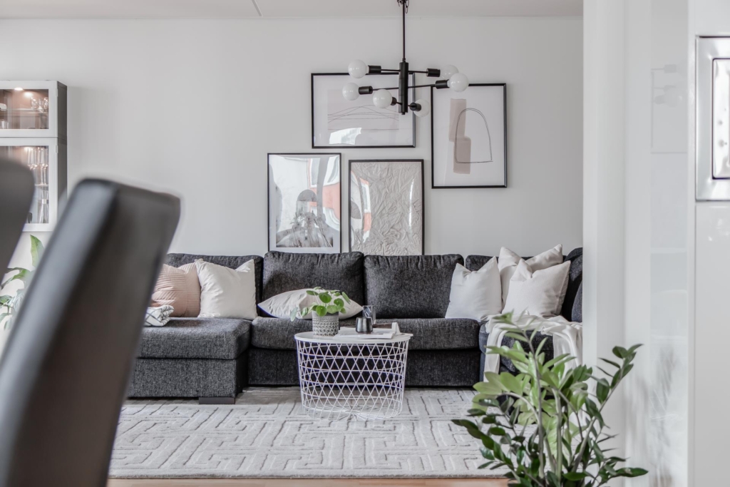 Välplanerad, rymlig 3:a, möjlig 4:a på 100 kvm  med två stora balkonger.