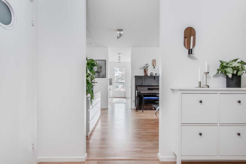 Välplanerad, rymlig 3:a, möjlig 4:a på 100 kvm  med två stora balkonger.