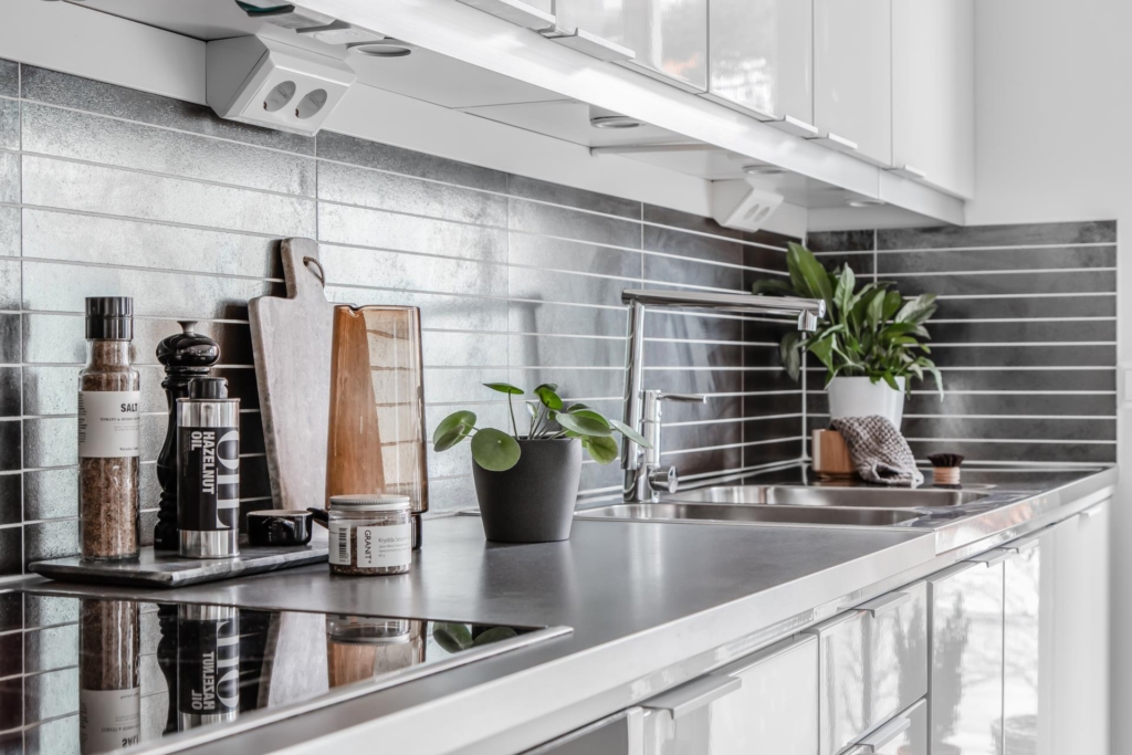 Välplanerad, rymlig 3:a, möjlig 4:a på 100 kvm  med två stora balkonger.