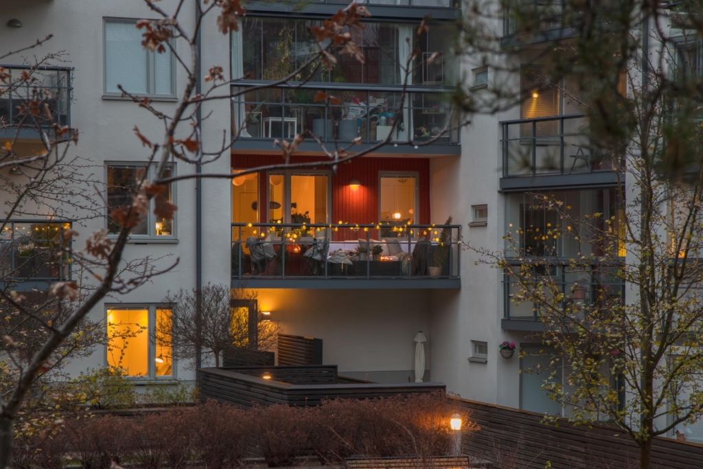 Välplanerad, rymlig 3:a, möjlig 4:a på 100 kvm  med två stora balkonger.