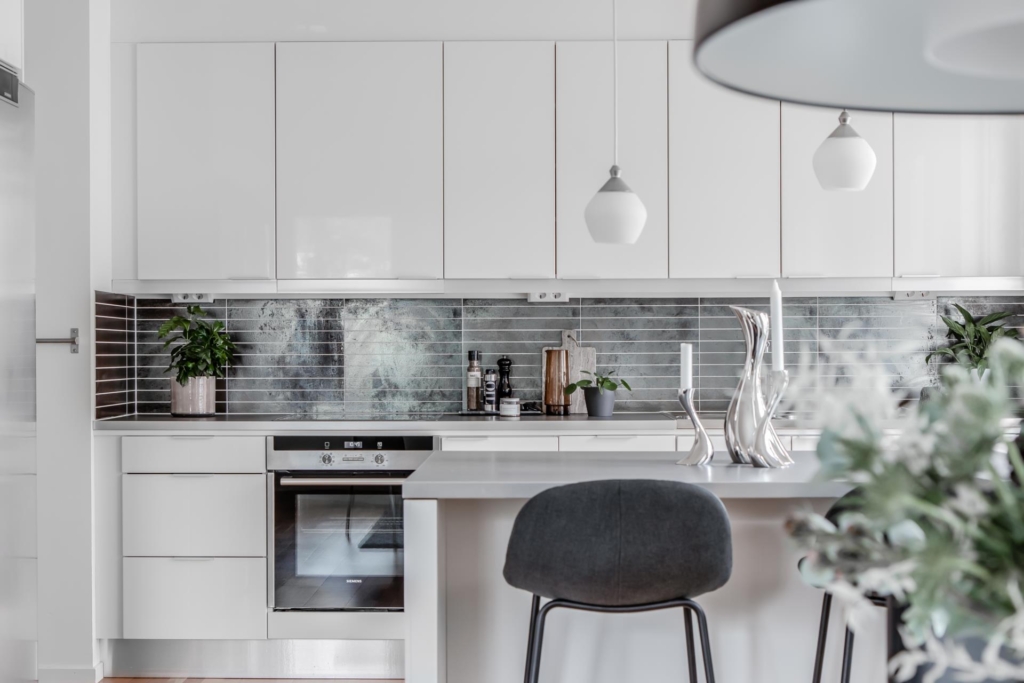 Välplanerad, rymlig 3:a, möjlig 4:a på 100 kvm  med två stora balkonger.