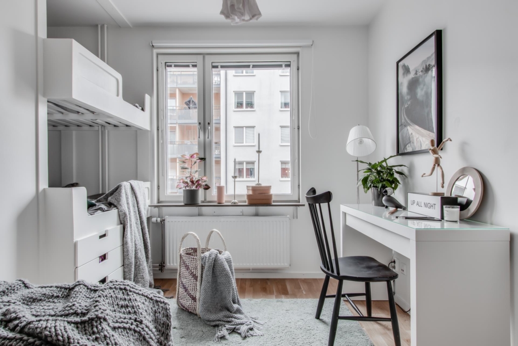 Välplanerad, rymlig 3:a, möjlig 4:a på 100 kvm  med två stora balkonger.