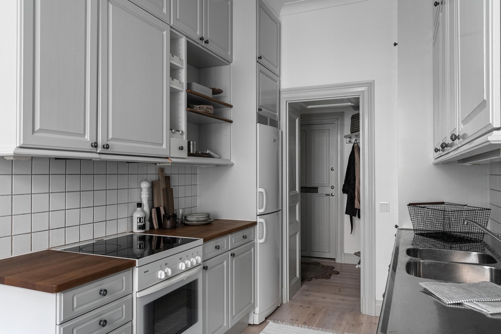 Ljust, elegant hem med härlig sekelskifteskaraktär.