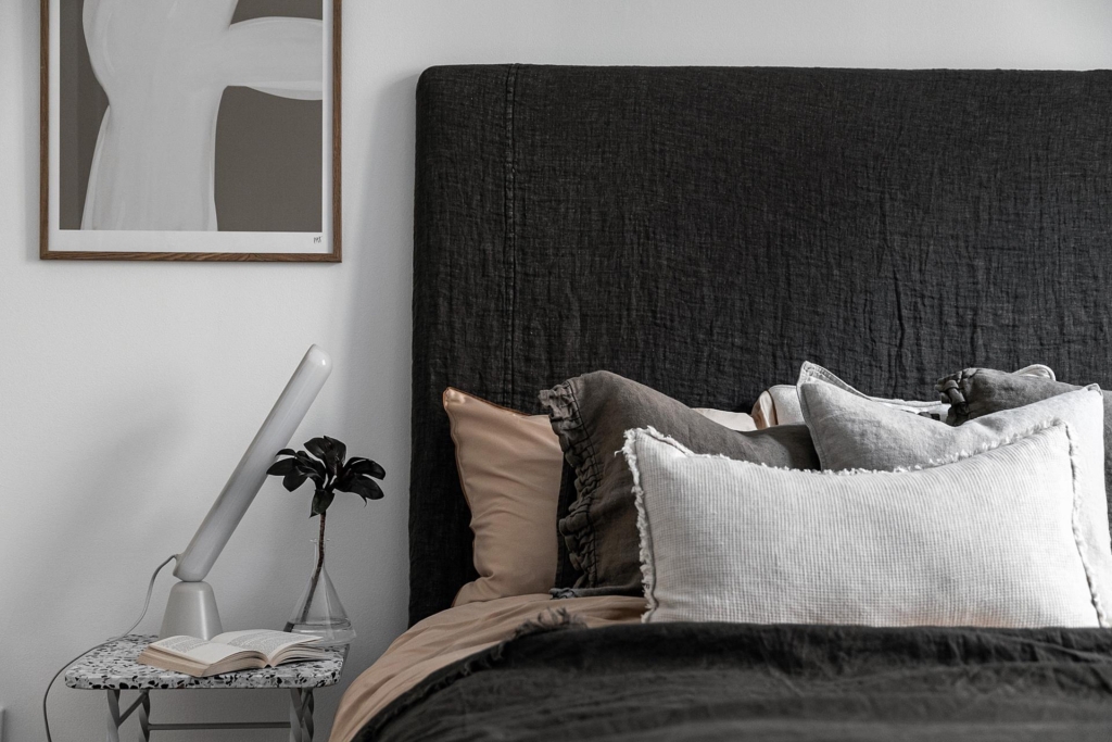 Ljust, elegant hem med härlig sekelskifteskaraktär.