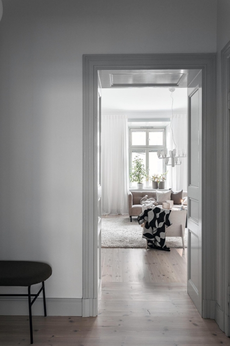 Ljust, elegant hem med härlig sekelskifteskaraktär.