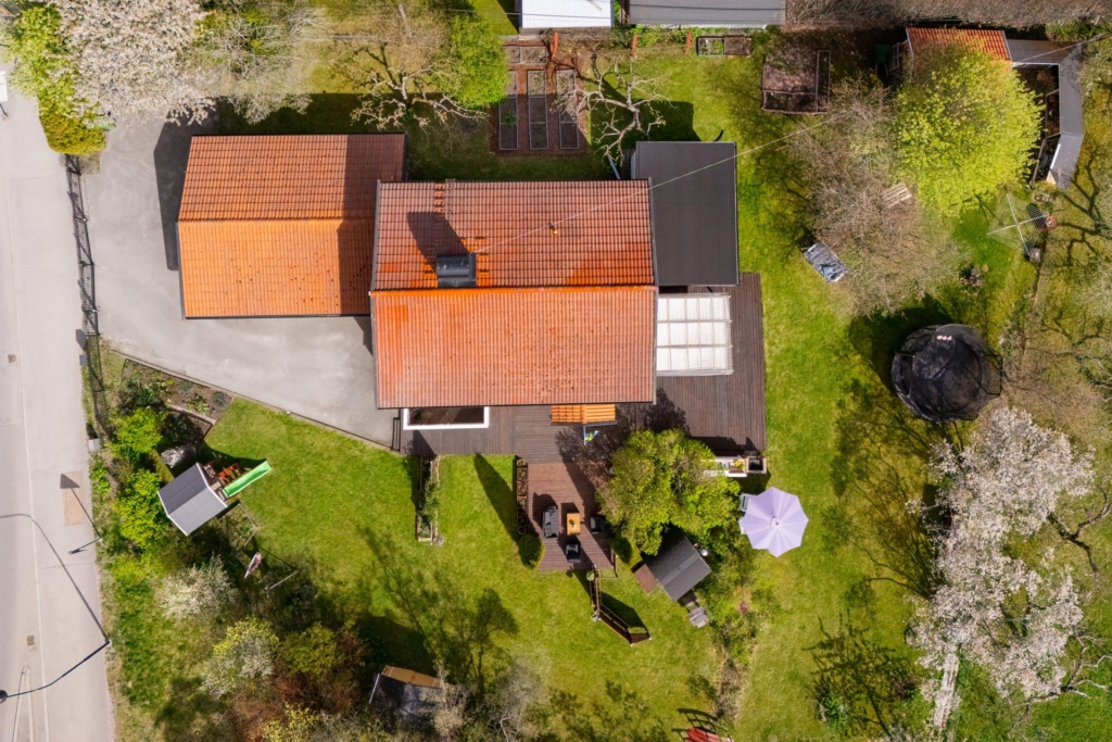 Underbar villa med dubbelgarage belägen på en fantastisk tomt