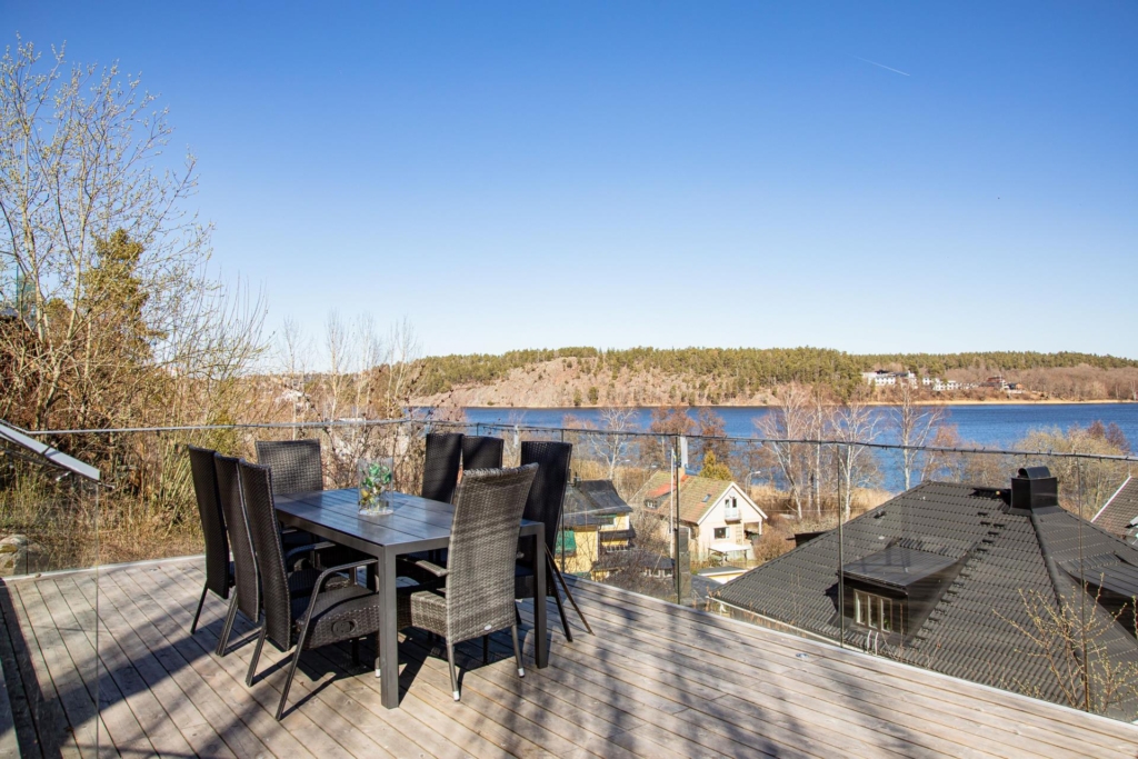 Exklusiv villa med bedårande sjöutsikt på bästa läge i Edsviken !