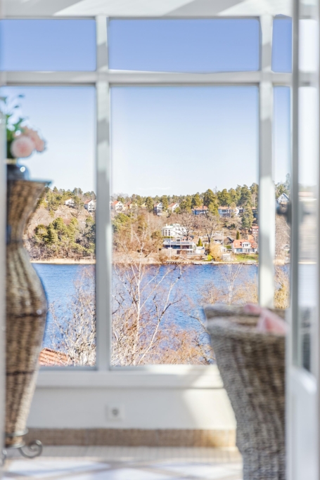 Exklusiv villa med bedårande sjöutsikt på bästa läge i Edsviken !