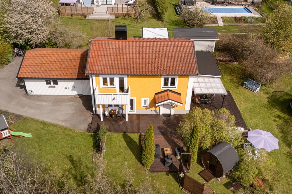 Underbar villa med dubbelgarage belägen på en fantastisk tomt