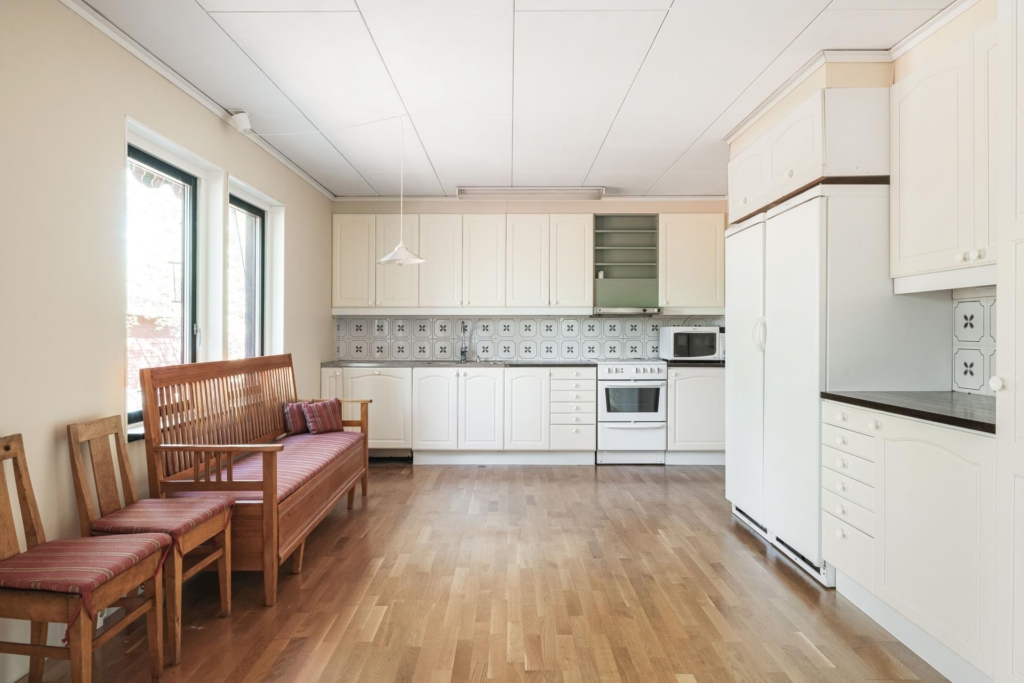 Välkommen till detta enplanshus beläget på stor naturtomt i Landsnora