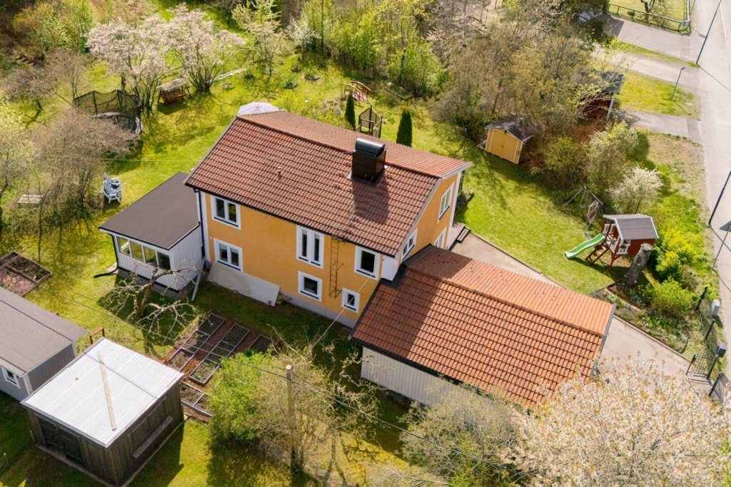 Underbar villa med dubbelgarage belägen på en fantastisk tomt