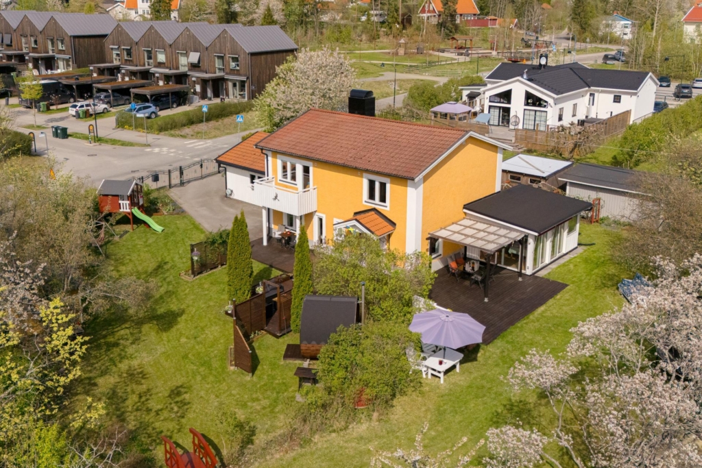 Underbar villa med dubbelgarage belägen på en fantastisk tomt