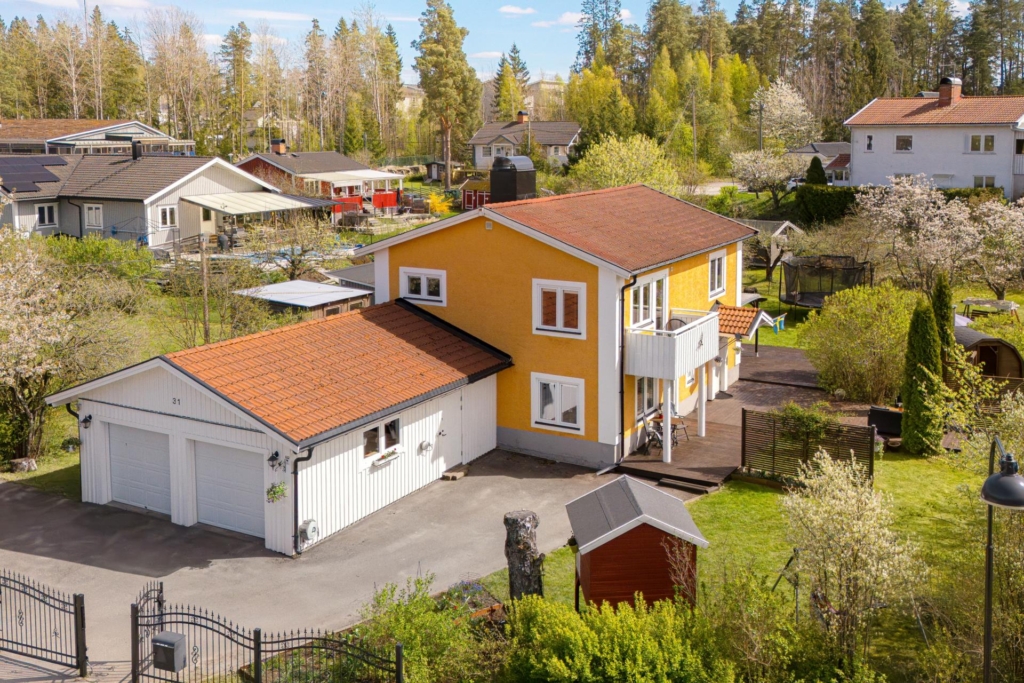 Underbar villa med dubbelgarage belägen på en fantastisk tomt