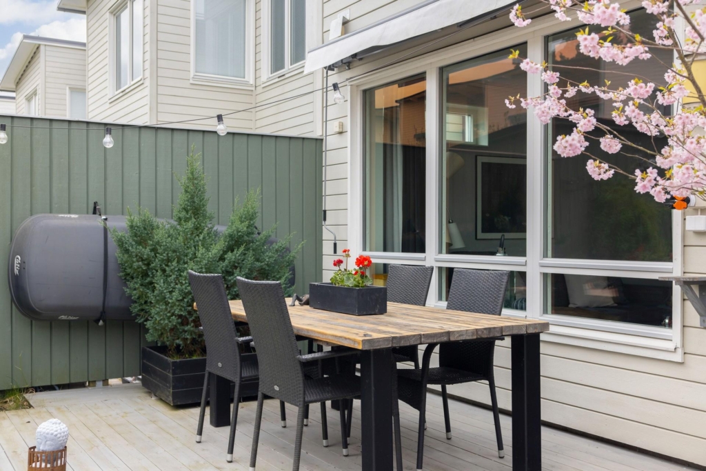 GRÄNDVILLA MED ÖNSKELÄGE VID PARKEN!