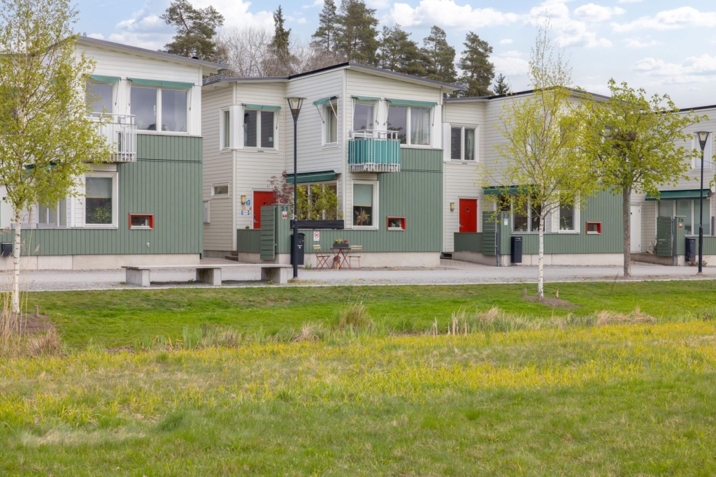 GRÄNDVILLA MED ÖNSKELÄGE VID PARKEN!