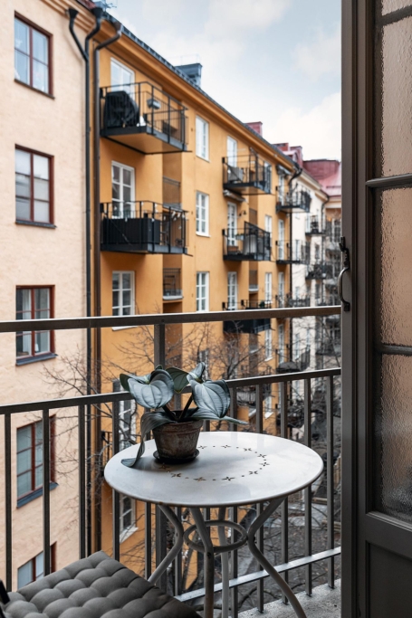 Smart planerat hem med fri utsikt över Vanadisplan.