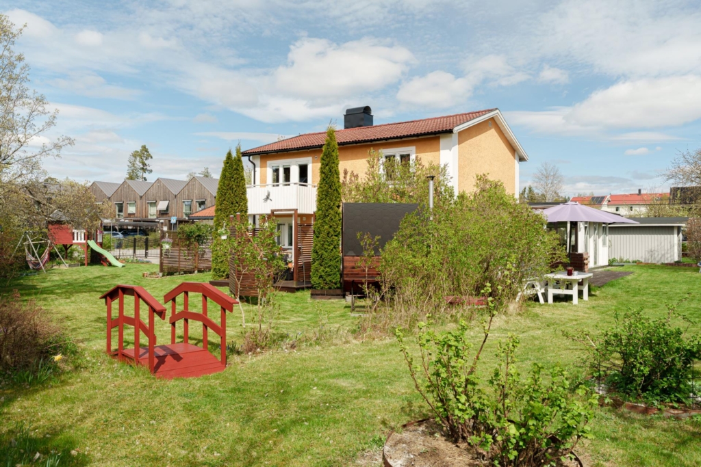 Underbar villa med dubbelgarage belägen på en fantastisk tomt