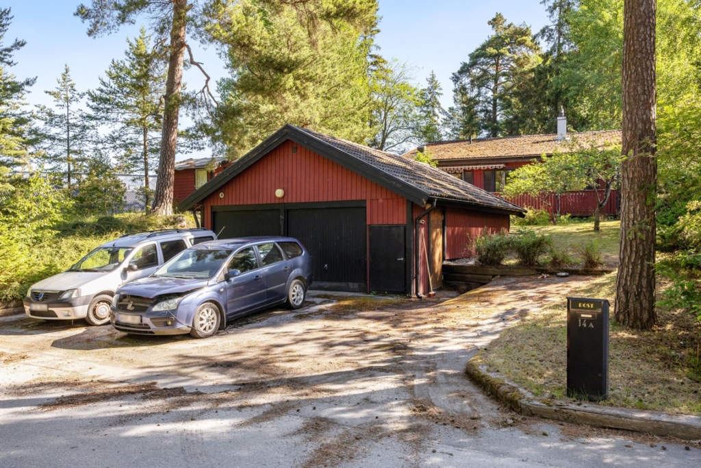 Välkommen till detta enplanshus beläget på stor naturtomt i Landsnora