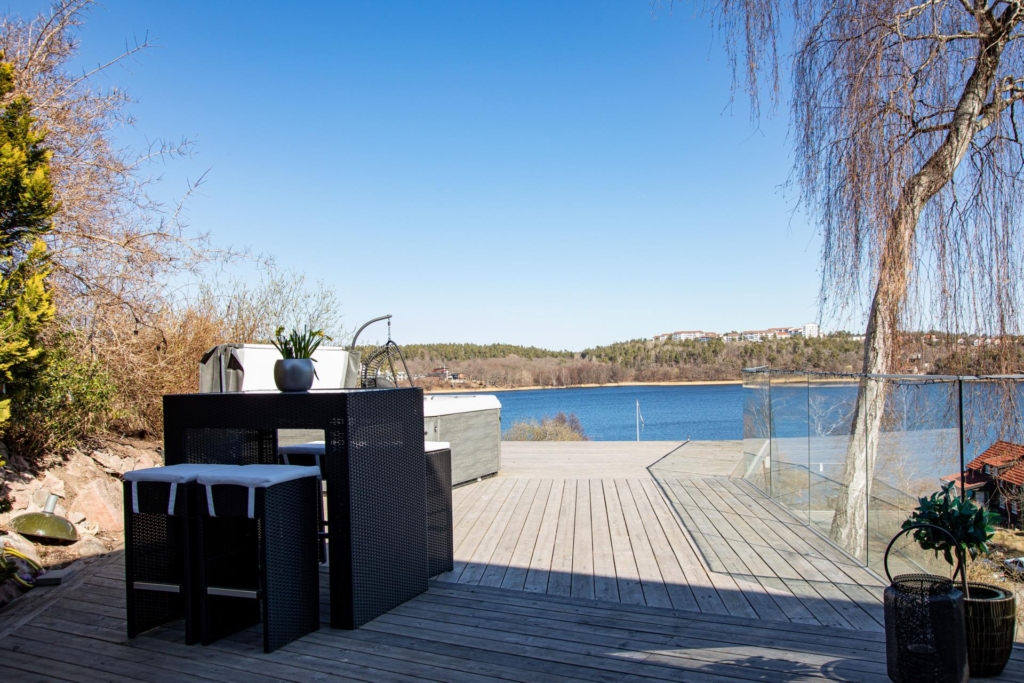 Exklusiv villa med bedårande sjöutsikt på bästa läge i Edsviken !
