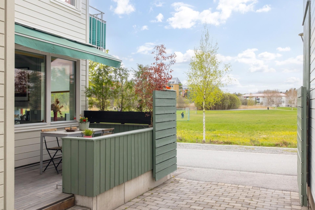 GRÄNDVILLA MED ÖNSKELÄGE VID PARKEN!