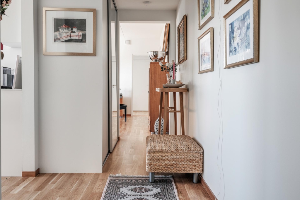 Härlig 4:a högt upp med 2 balkonger!