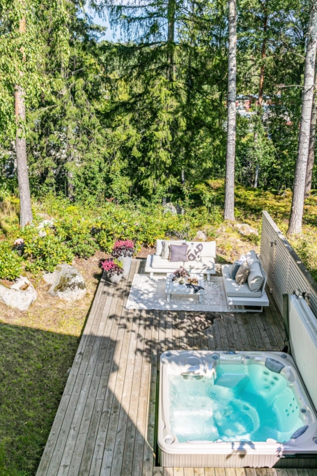 Premium-villa med gavelläge mot skogen!