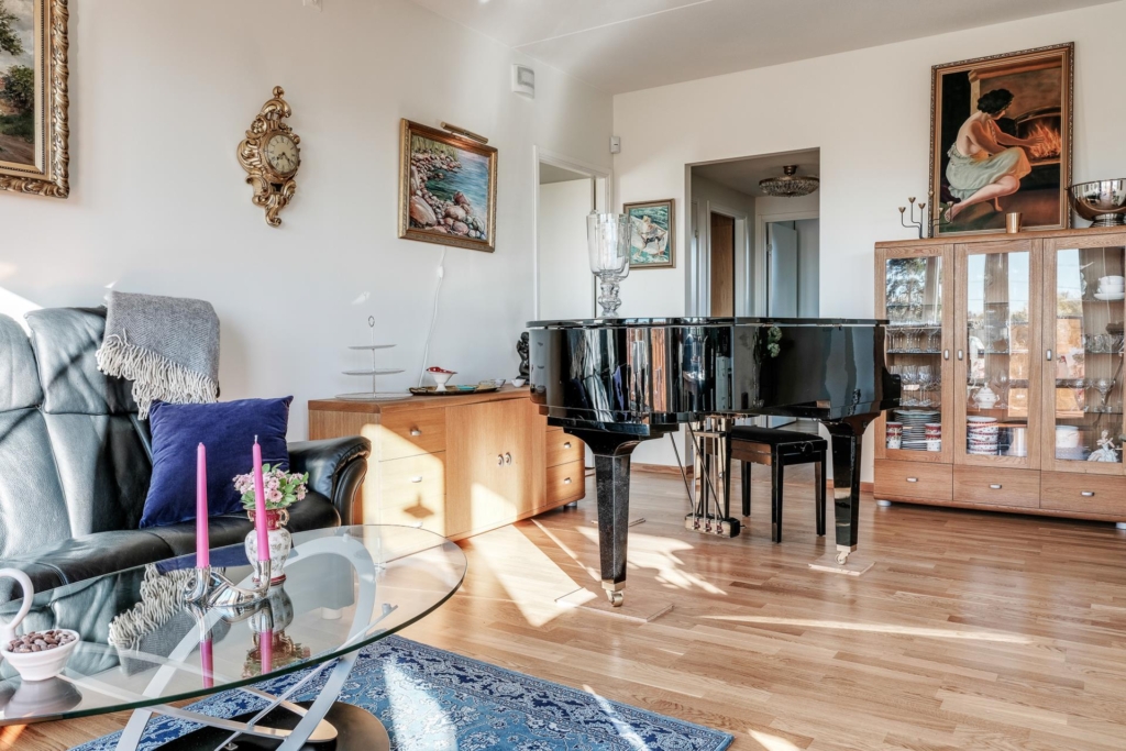 Härlig 4:a högt upp med 2 balkonger!