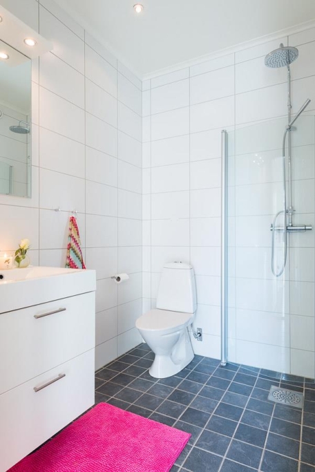 Ett av Silverdals bäst planerade radhus, med 6 rum och takterrass!